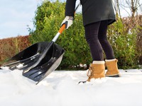 Лопата для уборки снега
