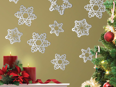 Как можно украсить стену на Новый год – Снеговик и Дед Мороз
