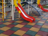 Покрытие для детских площадок из резиновой крошки