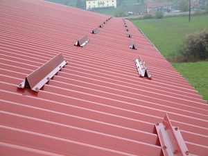 Как установит снегозадержатели на крыше